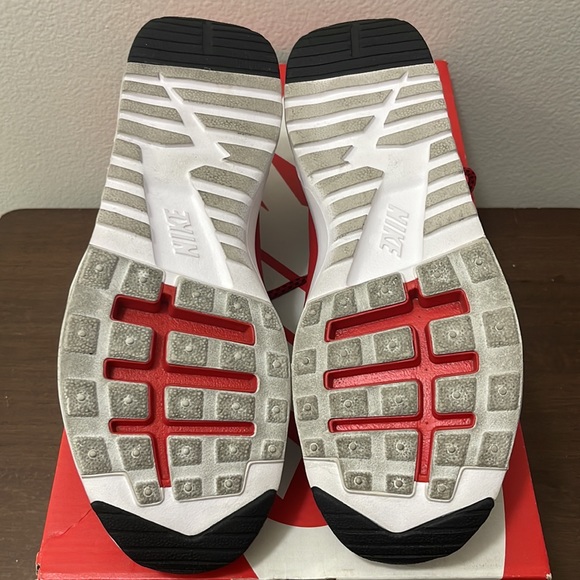 Nike shoes - Picture 4 of 4